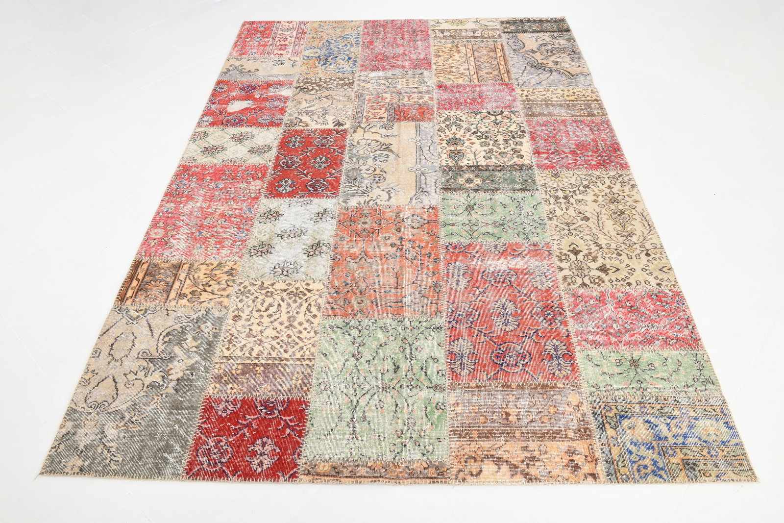 7'0'' x 9'10'' Handmade Vintage Wool Patchwork Rug - 5 - 2