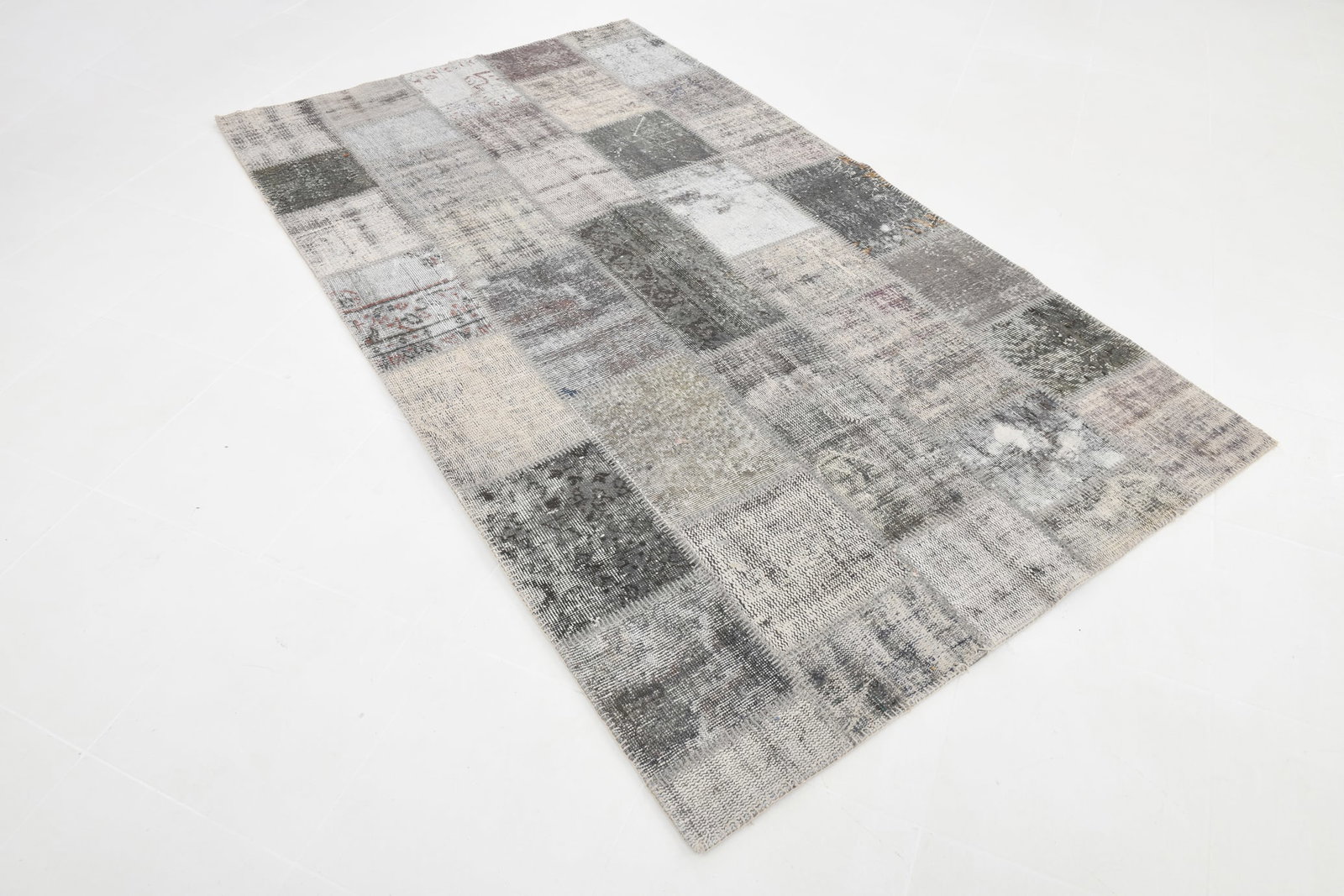 4'10'' x 8'4'' Handmade Vintage Wool Patchwork Rug - 615 - 3