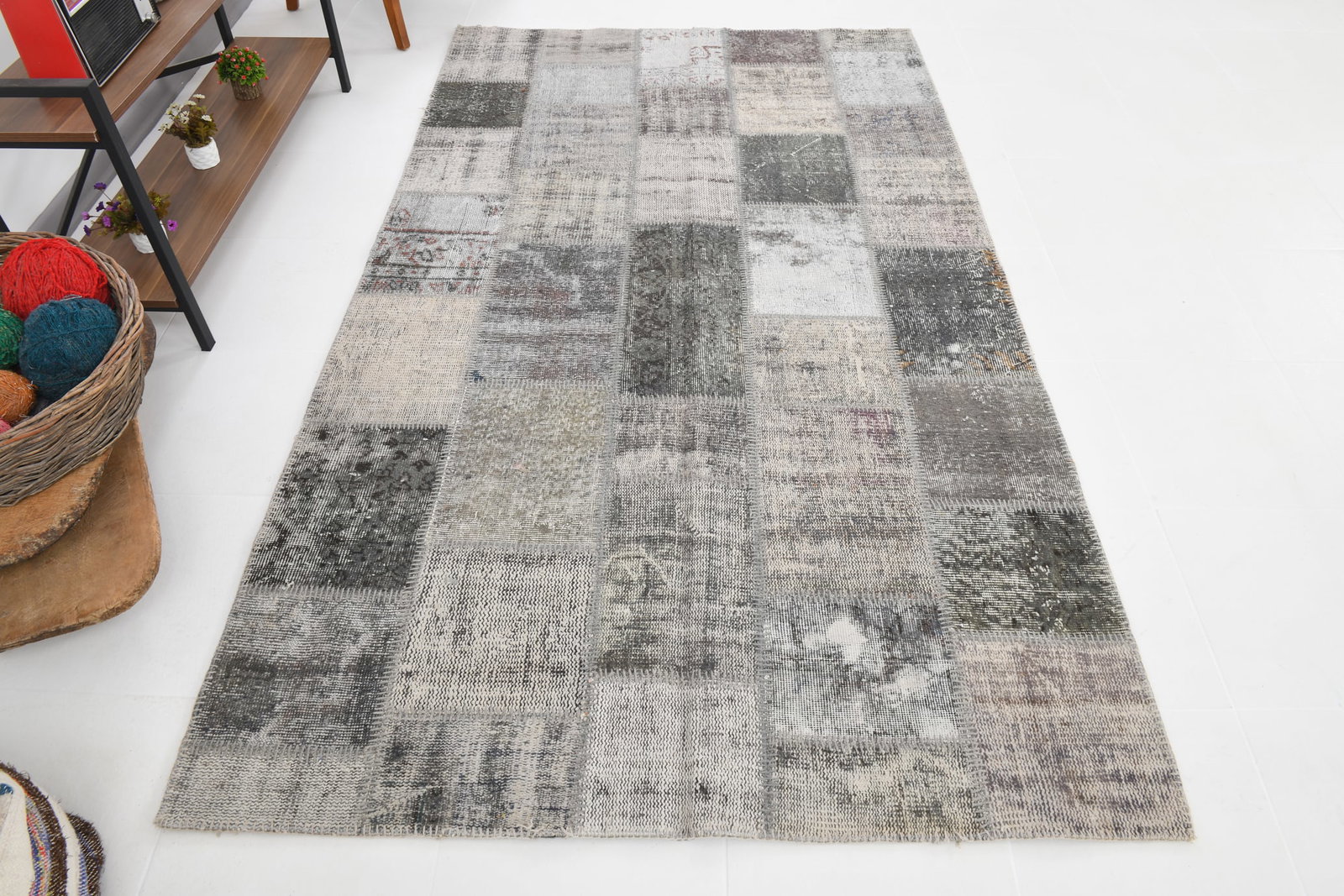 4'10'' x 8'4'' Handmade Vintage Wool Patchwork Rug - 615 - 8