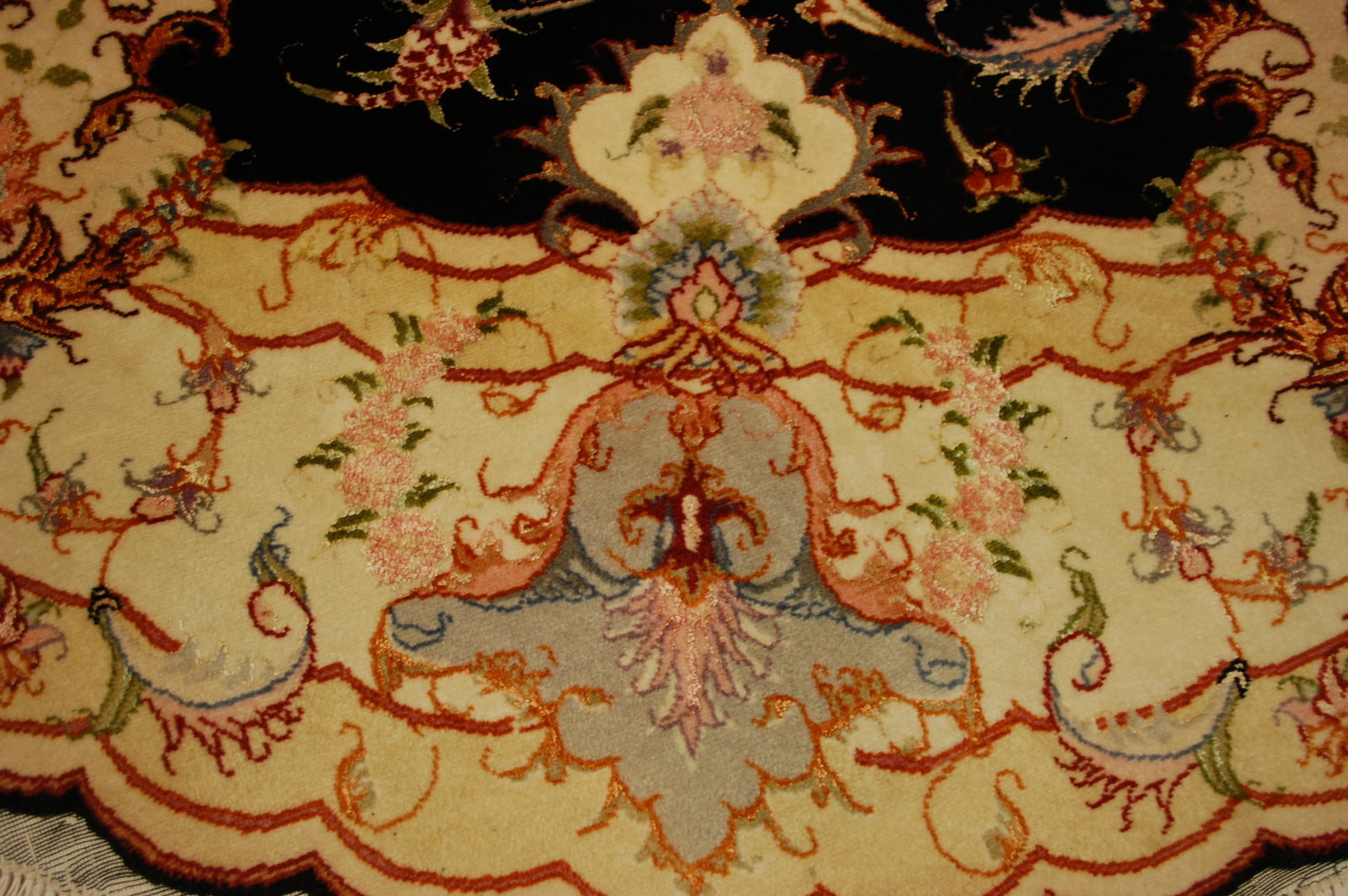 PERSIAN TABRIZ RUG 6'7" DIAMETER - 7
