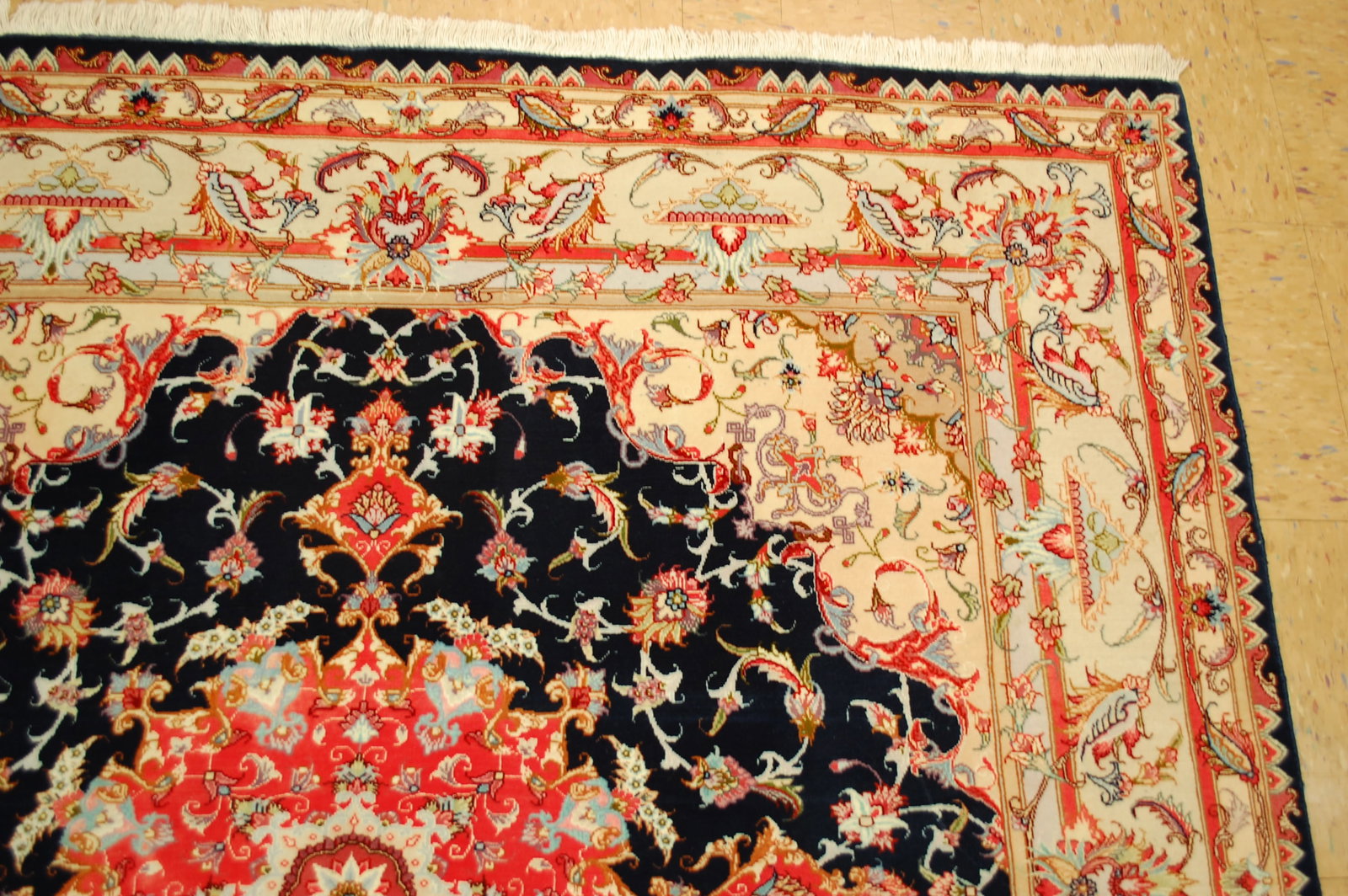 PERSIAN TABRIZ RUG 5' X 5' - 8