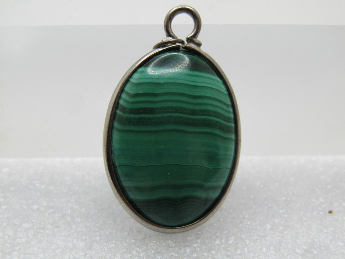 Vintage Sterling Silver Malachite Pendant, Oval, 1970's, Southwestern: Title: Vintage Sterling Silver Malachite Pendant, Oval, 1970's, Southwestern Description: Vintage Sterling Silver Malachite Pendant, Oval, 1970's. Southwestern appeal. This is an oval pendant with ope