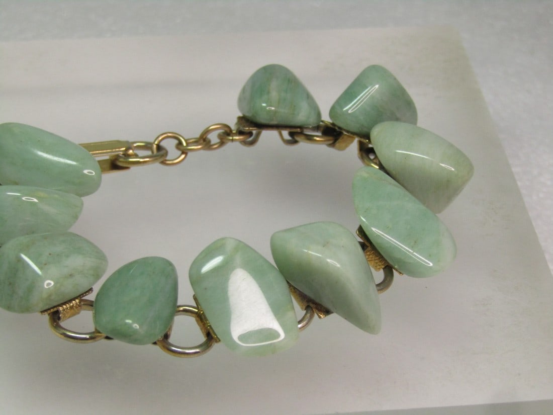 Vintage Green Agate Nugget Bracelet, 7.25", 1960's-1970's: Title: Vintage Green Agate Nugget Bracelet, 7.25", 1960's-1970's Description: Vintage Green Agate Nugget Bracelet, 7.25", 1960's-1970's. Gold tone flat surfces where the mint green agates are mounted