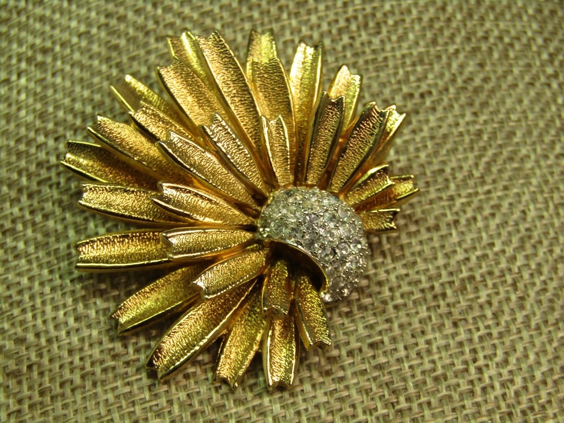 Vintage Jomaz Floral Rhinestone Two-Tone Brooch, Tiered, 1950's-1960's: Title: Vintage Jomaz Floral Rhinestone Two-Tone Brooch, Tiered, 1950's-1960's Description: Vintage Jomaz Floral Rhinestone Two-Tone Brooch, Tiered, 1950's-1960's. Joseph Mazer started using the Jomaz