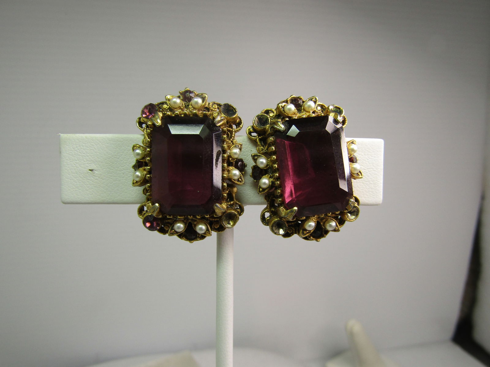 Vintage Purple Glass Stone Earrings, Seed Pearl, Clip, Mid-Century: Title: Vintage Purple Glass Stone Earrings, Seed Pearl, Clip, Mid-Century Description: Vintage Purple Glass Stone Earrings, Seed Pearl, Clip, Mid-Century. These have six seed pearls ine ach earring an