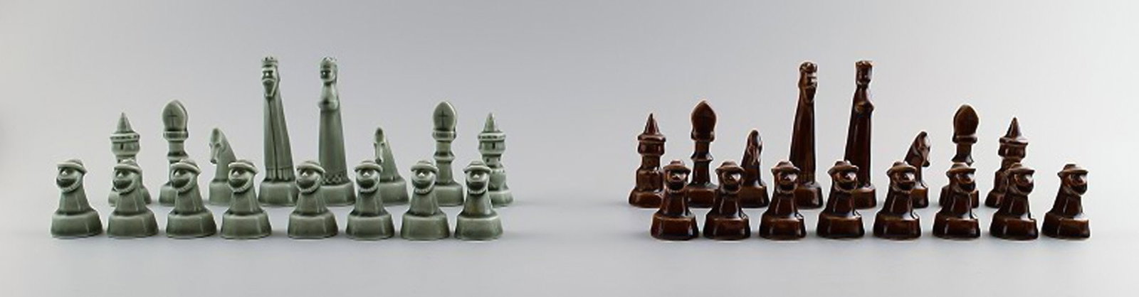 SVEN Wejsfelt for Gustavsberg, complete set of chess pieces in ceramics.: SVEN Wejsfelt for Gustavsberg, complete set of chess pieces in ceramics. Presumably unique, app. 1980. 32 pieces. In perfect condition. Highest measures 9.5 cm. Marked. Reserve: $1,750.00 Shipping: Do