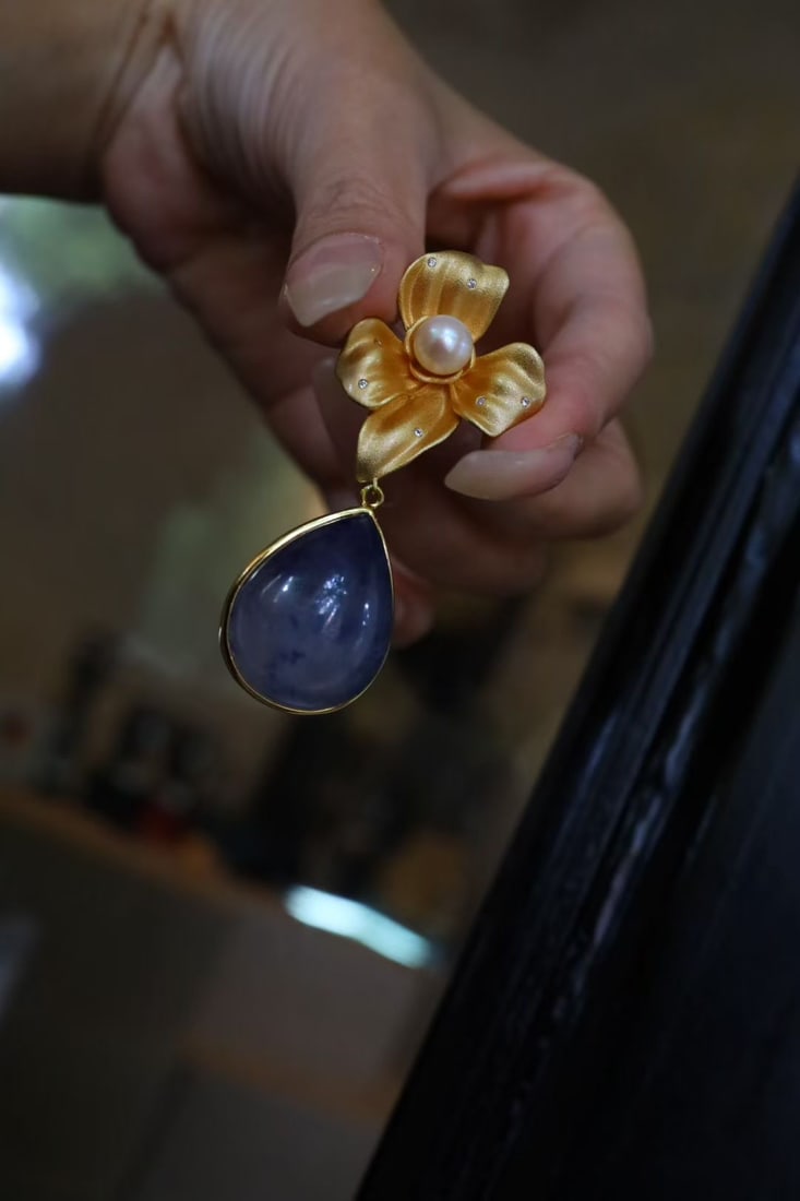Natural Blue Quartz | Dumortierite Pendant, Sterling Silver Plated with Gold: Title: Natural Blue Quartz | Dumortierite Pendant, Sterling Silver Plated with Gold Description: Natural Blue Quartz | Blue Spinel Pendant, Pure Silver Plated with Gold Reserve: $200.00 Shipping: Dome