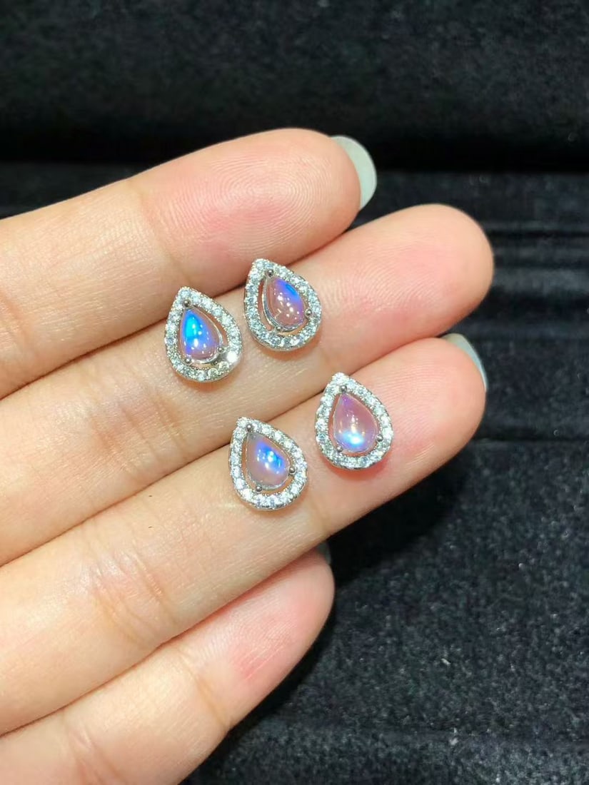 925 Sterling Silver Inlaid Blue Moonstone Earrings: Title: 925 Sterling Silver Inlaid Blue Moonstone Earrings Description: 925 Sterling Silver Inlay Blue Moonstone Earrings, main stone size 4x6mm.Quantity: 1 pair Reserve: $100.00 Shipping: Domestic: Sh