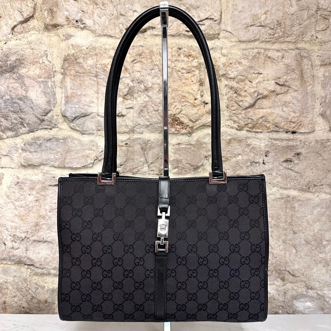 GUCCI Jakie Tote Vintage Shoulder Bag in Black GG Fabric and Leather: Title: GUCCI Jakie Tote Vintage Shoulder Bag in Black GG Fabric and Leather Materials:Canvas Dimensions: Length: 30 cmHeight: 22 cmWidth: 8 cm Description:(5750B230). A bag that speaks with discretion