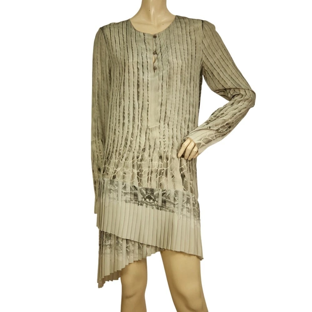 Roberto Cavalli Gray Printed 100% Silk Mini Short Dress Asymmetric longsleeve 42: Title:Roberto Cavalli Gray Printed 100% Silk Mini Short Dress Asymmetric longsleeve 42 Description:Roberto Cavalli Gray Printed 100% Silk Mini Short Dress Asymmetric longsleeve 42 This magnificent dre