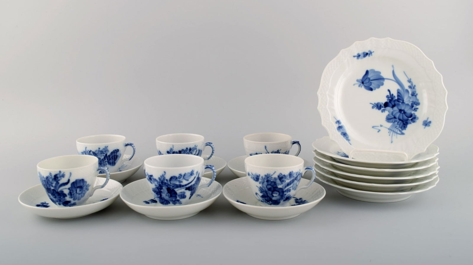 Royal Copenhagen Blue Flower Curved coffee service for six people. 1960s. Model number 10/1549. (1 of 6)