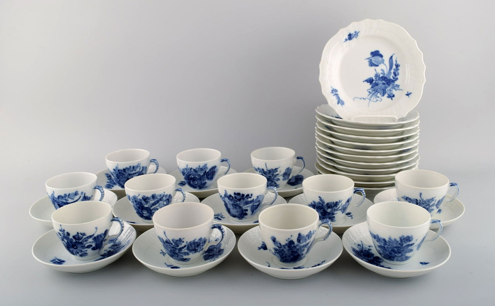 Royal Copenhagen Blue Flower Curved coffee service for twelve people. 1960s. Model number 10/1549. (1 of 6)