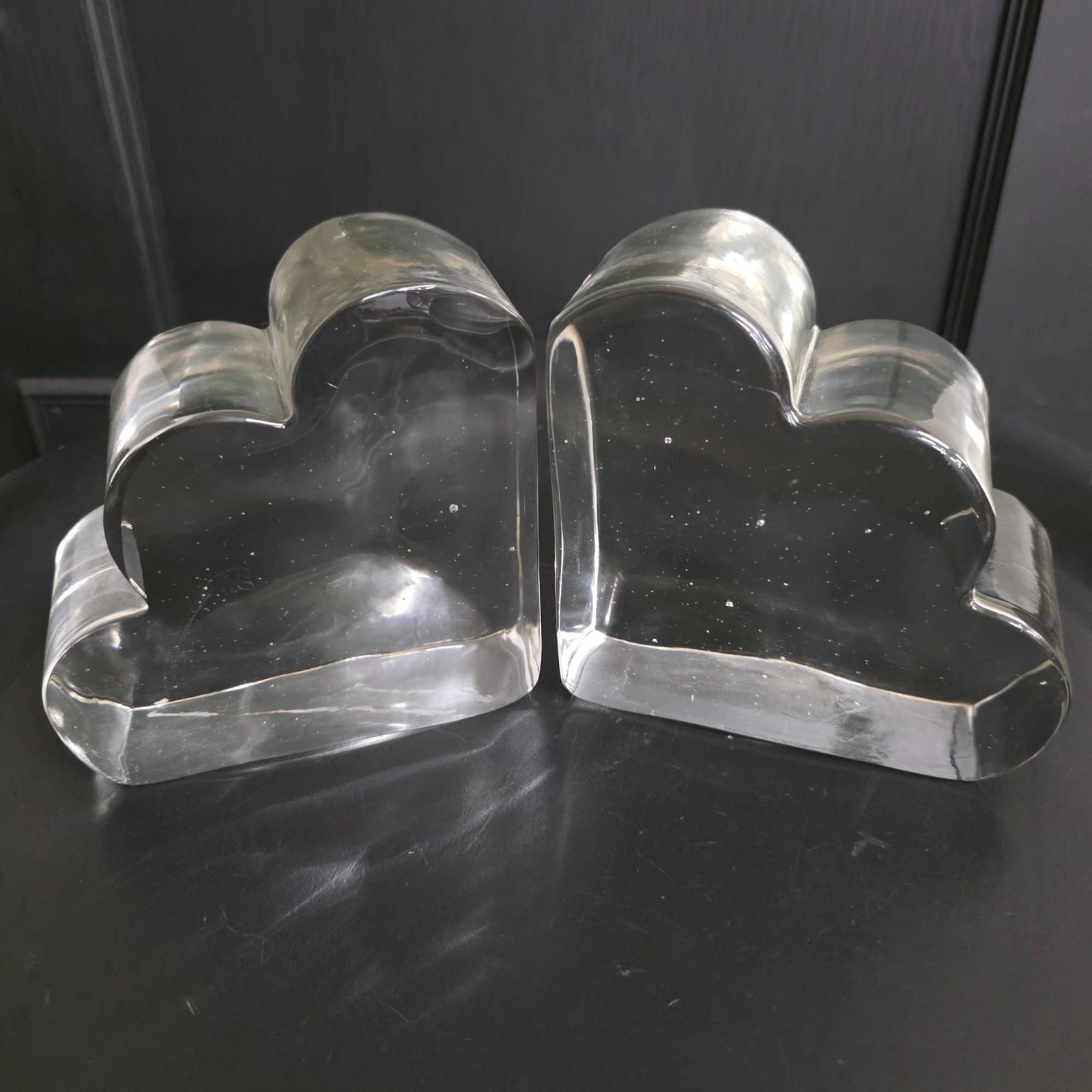 Vintage Blenko Glass Heart Bookends Set of 2 Mid Century Modern Art Sculpture, Heavy Pressed Crystal: Vintage from the 1970s Read the full description Materials: glass, crystal, Vintage Crystal Heart Bookends, Mid Century Modern Glass Sculptural Statue Width: 5 inches Height: 4.5 inches Depth: 2 inche