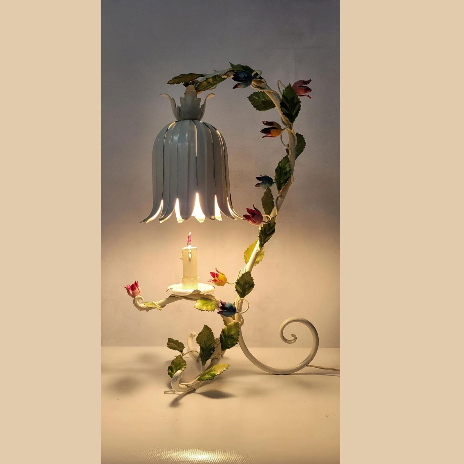 Vintage Italian Tole Lamp: Hand-Painted Floral Tulip Shade, 1950s Florentine Toleware: Vintage from the 1950s Materials: Metal, plastic Width: 10 inches Height: 20 inches Depth: 13 inches Vintage Tole Lamp Hand Painted Floral Metal Tulip Shad EXQUISITE VINTAGE ITALIAN TOLE FLORAL TABLE