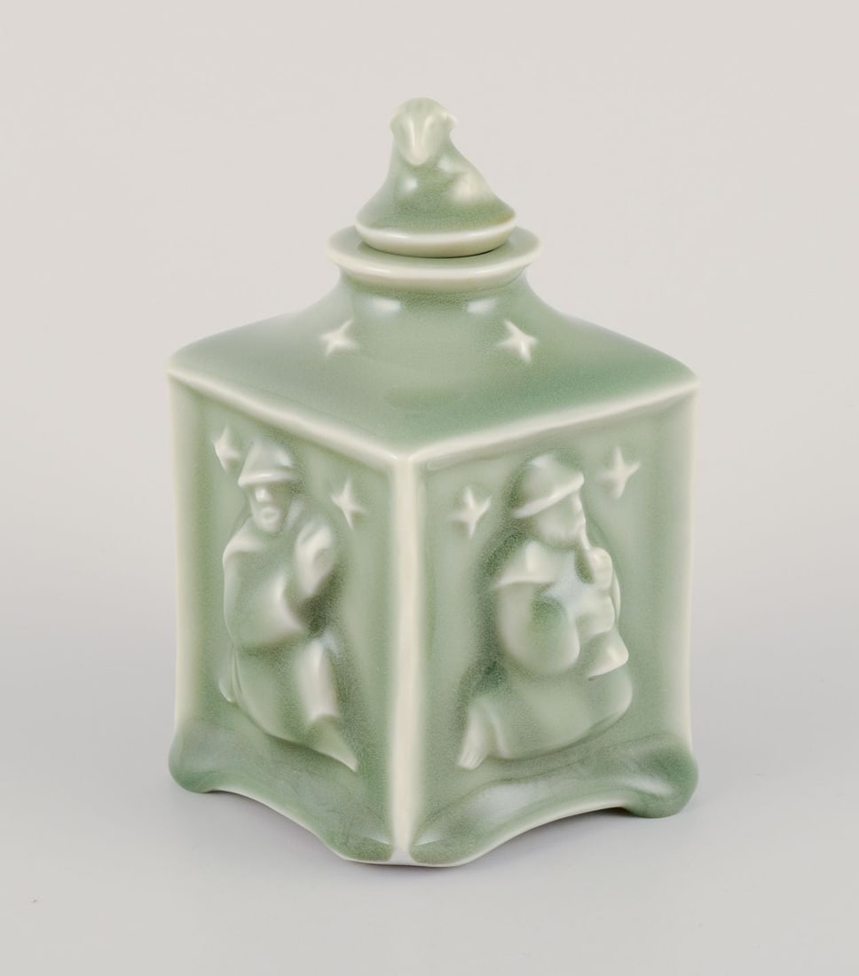 Jais Nielsen for Royal Copenhagen. Rare ceramic tea caddy with celadon glaze. Ca. 1940s: Jais Nielsen for Royal Copenhagen. Rare ceramic tea caddy with celadon glaze. Motif of the Virgin Mary with baby Jesus and three shepherds. Lid in the shape of a lamb. Model 1/2538. Circa 1940s. Marke