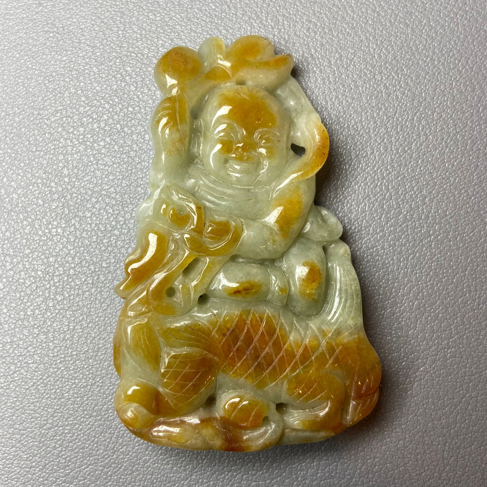 Antique Chinese Grade A Yellow Green Jadeite Jade Pendant Figure carved Baby and Fish pattern: Title:Antique Chinese Grade A Yellow Green Jadeite Jade Pendant Figure carved Baby and Fish pattern Description :Antique Chinese Grade A Yellow Green Jadeite Jade carved Baby and Fish pattern The pend