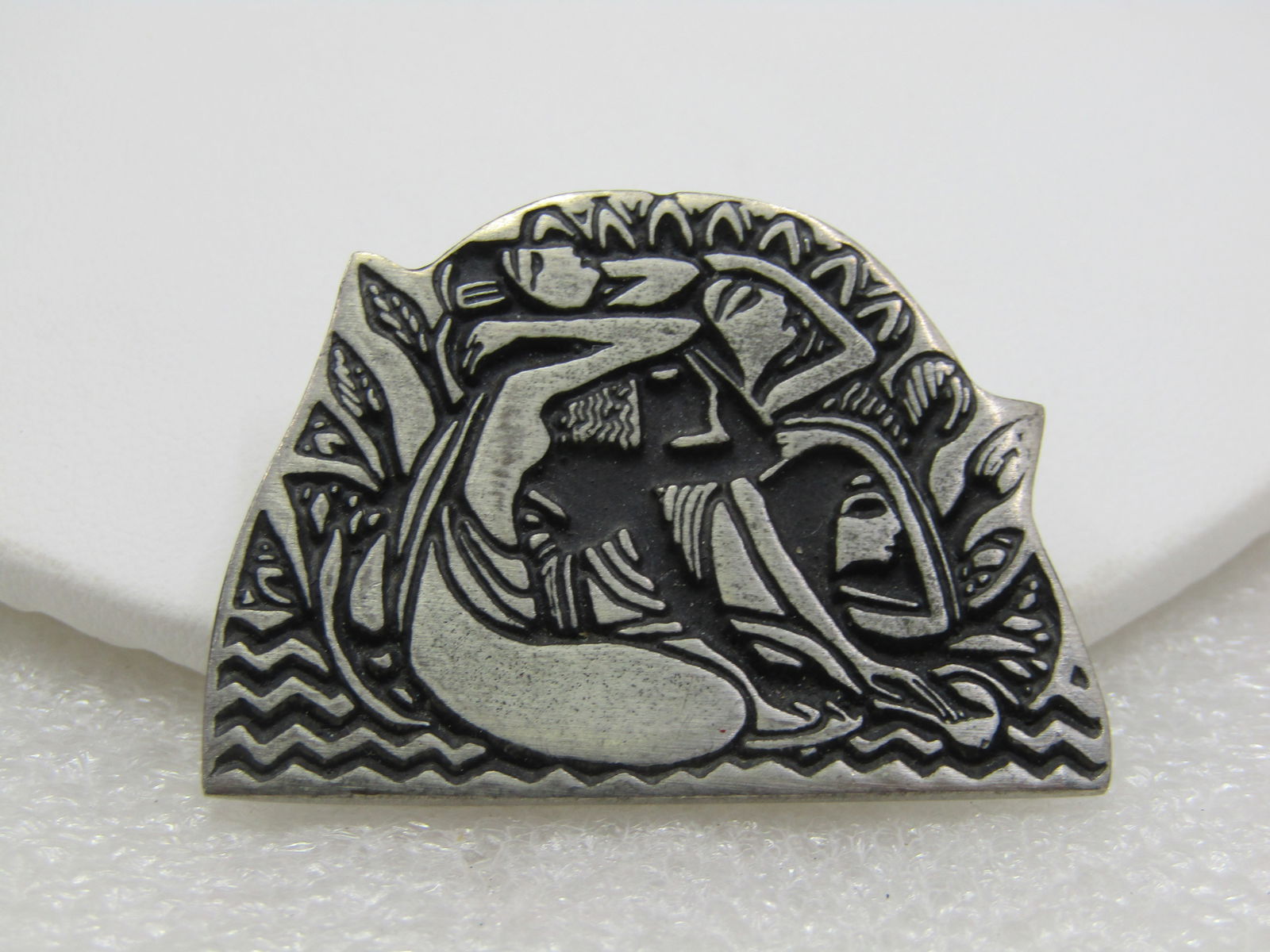 Vintage Urban Fetishes Maidens Bathing Brooch, 1990 Pewter: Vintage Urban Fetishes Maidens Bathing Brooch, 1990 Pewter. Carved appearances, 1.75" wide and 1.25" tall. Very good condition. (INV. W. 82821.8 SS 5632 J MV LD 9/10/21). Reserve: $30.00 Shipping: Dom