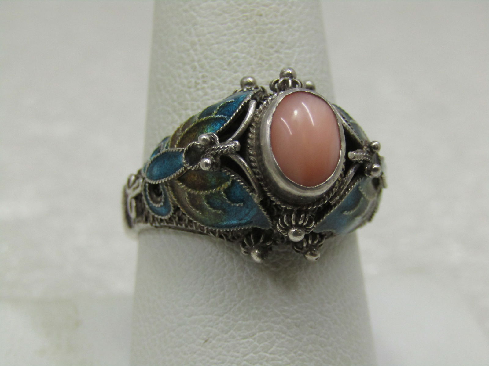 Vintage Sterling Pink Coral Cloisonne Butterfly Ring, Sz. 9.25: Vintage Sterling Pink Coral Cloisonne Butterfly Ring, Sz. 9.25. It is marked .925 and a Chinese ring with a cloisonne butterfly on each side in teal and yellow/amber shading. Beaded accents. Domed. Ch