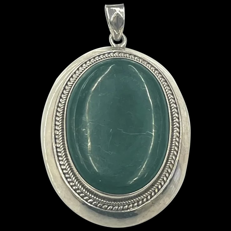 Vintage Oversized Sterling Silver Malachite Pendant: Title: Vintage Oversized Sterling Silver Malachite Pendant Description: Vintage Oversized Sterling Silver Malachite PendantHallmarked: 925Weighs 30 grams Measures Approx. 2 x 1.25 inches Date/Period:
