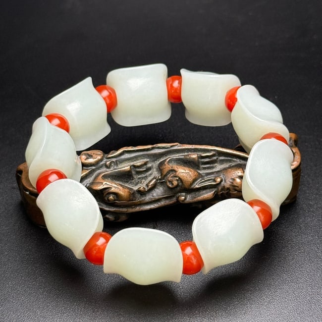 Superb Chinese White Hetian Jade Carved Turtle Shell Beads Bracelet: Title: Superb Chinese White Hetian Jade Carved Turtle Shell Beads Bracelet Origin: Chinese Date/Period: After2000 Materials: Hetian Jade Dimensions: 23 x 21 x 16 (mm)0.90 x 0.83 x 0.63 (inches) Weight
