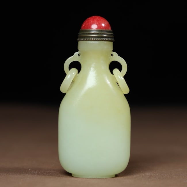 Old Chinese Hetian Jade Snuff Bottle: Title: Old Chinese Hetian Jade Snuff Bottle Origin: Chinese Date/Period: After1910 Materials: Hetian Jade Dimensions: 73x33x19(mm) 2.87x1.30x0.75(inches) Weight 0.13 lbs/59.2g Reserve: $599.00 Shippin