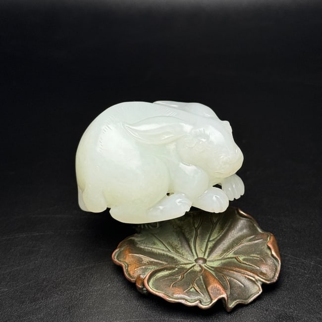 Chinese Hetian Jade Rabbit Pendant: Title: Chinese Hetian Jade Rabbit Pendant Origin: Chinese Date/Period: After2000 Materials: Hetian Jade Dimensions: 53x38x34(mm) 2.09x1.50x1.34(inches) Weight 0.21 lbs/96g Reserve: $988.00 Shipping:<