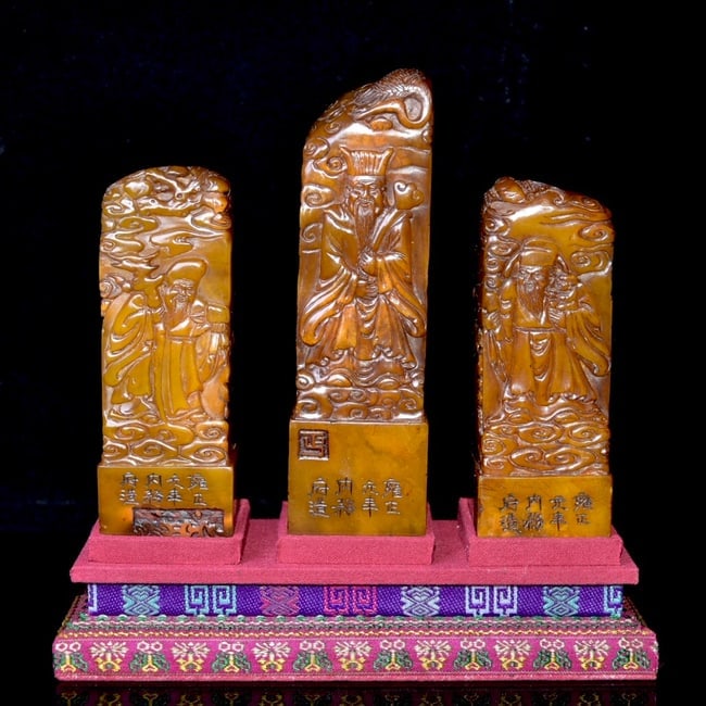 A Set Vintage Chinese Shoushan Stone Seal Statue: Title: A Set Vintage Chinese Shoushan Stone Seal Statue Origin: Chinese Date/Period: After1880 Materials: Shoushan Stone Dimensions: 120x43x40(mm) 4.72x1.69x1.57 Dimension: 120x43(mm) 4.72x1.69(inches