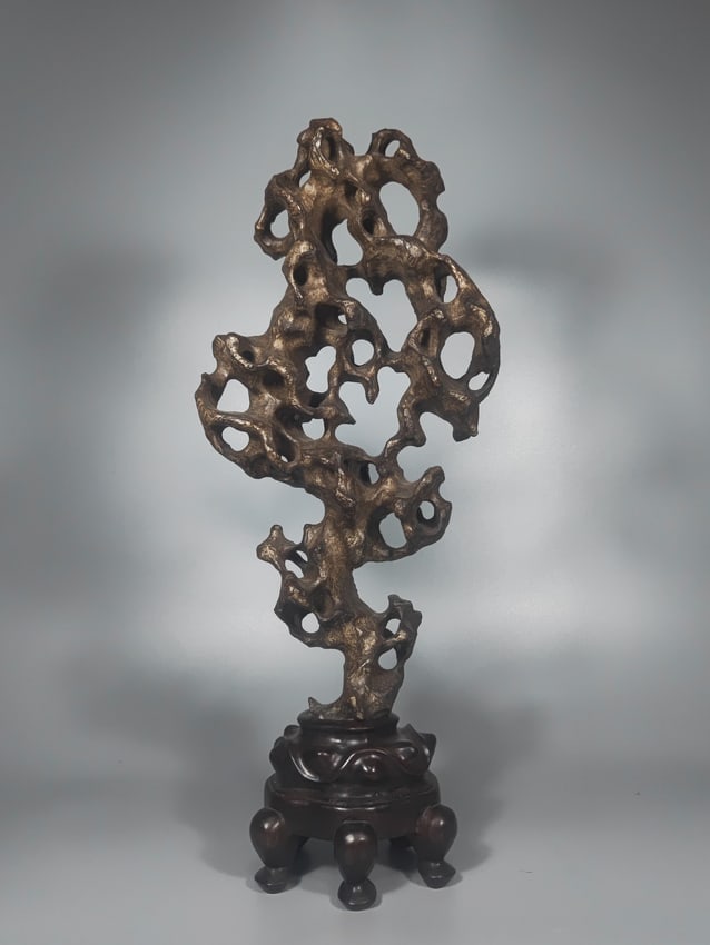 Vintage Taihu Stone Mountain Shape Statue: Title: Vintage Taihu Stone Mountain Shape Statue Origin: Chinese Date/Period: After1900 Materials: Taihu Stone Dimensions: 230x150(mm) 9.06x5.91(inches) Weight 13.67 lbs/6.2kg Reserve: $1,699.00 Shipp