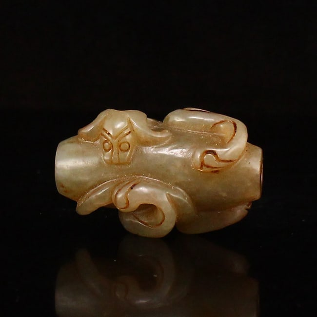 Chinese Hetian Jade Chi Dragon Lucky Pendant: Title: Chinese Hetian Jade Chi Dragon Lucky Pendant Origin: Chinese Date/Period: After1910 Materials: Hetian Jade Dimensions: 40 x 22 x 25(mm) 1.57 x 0.87 x 0.98(inches) Weight: 0.06 lbs/28 g Reserve: