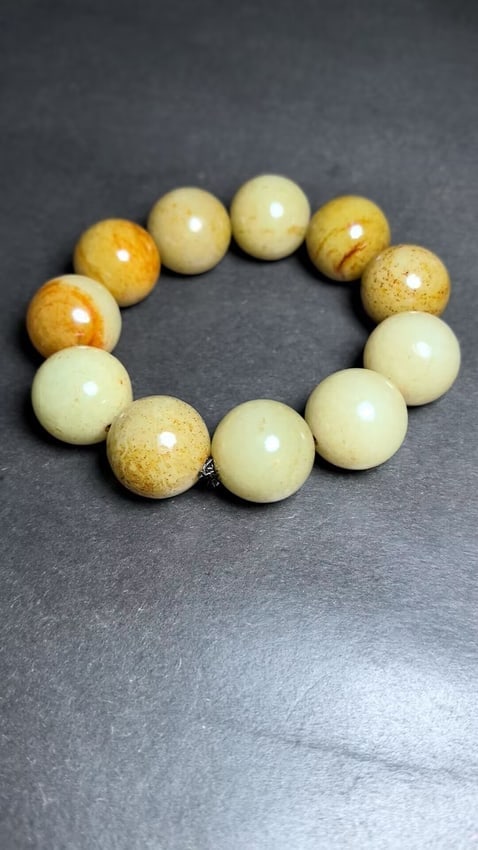 Chinese Hetian Jade Beads Bracelet: Title: Chinese Hetian Jade Beads Bracelet Origin: Chinese Date/Period: After1900 Materials: Hetian Jade Dimensions: 20(mm)0.79(inches) Weight:0.30lbs/134g Reserve: $169.00 Shipping: Domestic: Shippin