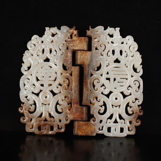 Superb Chinese Hetian Jade Chi Dragon Double Bi: Title: Superb Chinese Hetian Jade Chi Dragon Double Bi Origin: Chinese Date/Period: After1890 Materials: Hetian Jade Dimensions: 135 x 121 x 16(mm) 5.31 x 4.76 x 0.63(inches) Weight: 0.55 lbs/250 g Re