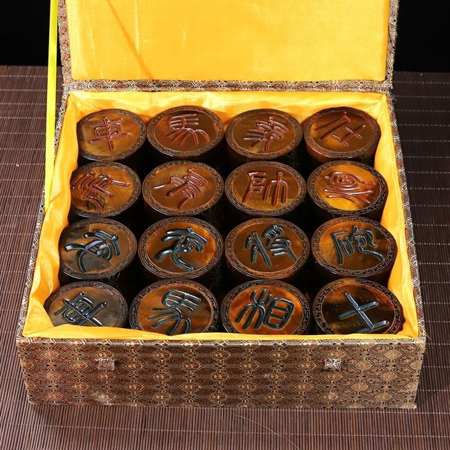 A Set Vintage Ox Horn Carved Chinese Chess: Title: A Set Vintage Ox Horn Carved Chinese Chess Origin: Chinese Date/Period: After1800 Materials: Ox Horn Dimensions: 60 x 22(mm) 2.36 x 0.87(inches) Weight: 5.27 lbs/2390 g Reserve: $599.00 Shippin