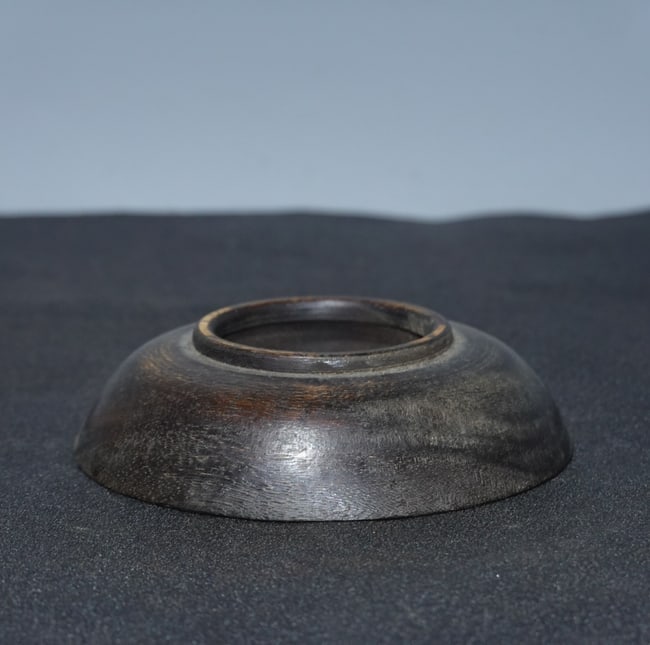 Old Chinese Huali Wood Brush Washer: Title: Old Chinese Huali Wood Brush Washer Origin: Chinese Date/Period: After1890 Materials: Wood Dimensions: 120 x 120 x 30(mm)4.72 x 4.72 x 1.18(inches) Weight: 0.29 lbs/131 g Reserve: $99.00 Shippi