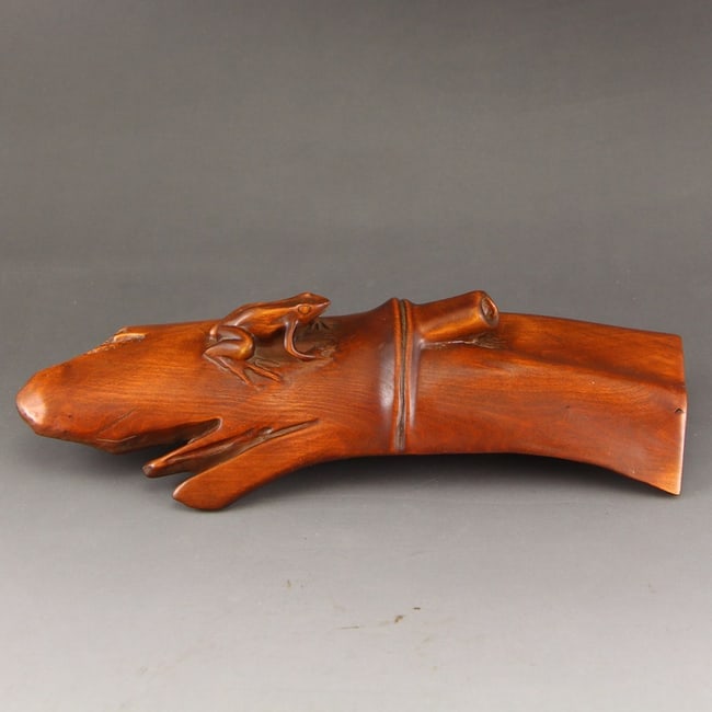Chinese Boxwood Wood Frog Paperweight: Title: Chinese Boxwood Wood Frog Paperweight Origin: Chinese Date/Period: After1910 Materials: Boxwood Wood Dimensions: 200 x 65 x 49(mm) 7.87 x 2.56 x 1.93(inches) Weight: 0.31 lbs/142 g Reserve: $11