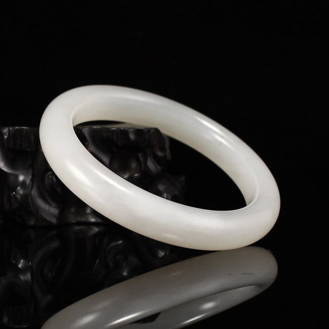 Inside Diameter 57.5mm Chinese Hetian Jade Bracelet: Title: Inside Diameter 57.5mm Chinese Hetian Jade Bracelet Origin: Chinese Date/Period: After2025 Materials: Hetian Jade 57.5x11(mm) 2.26x0.43(inches) Weight 0.11 lbs/50g Reserve: $99.00 Shipping: