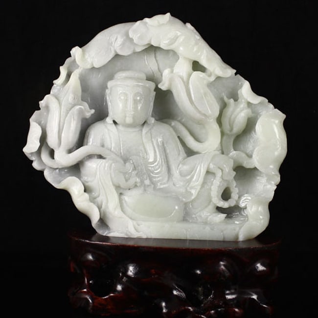 Chinese Natural Hetian Jade Kwan-yin Statue: Title: Chinese Natural Hetian Jade Kwan-yin Statue Origin: Chinese Date/Period: After2000 Materials: Hetian Jade 158x180x35(mm) 6.22x7.09x1.38(inches) Weight 2.55 lbs/1156 g Reserve: $399.00 Shipping: