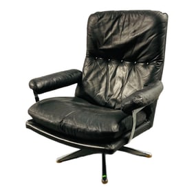 Mid-Century Modern Leather and Chrome Lounge Chair With Swivel Propeller