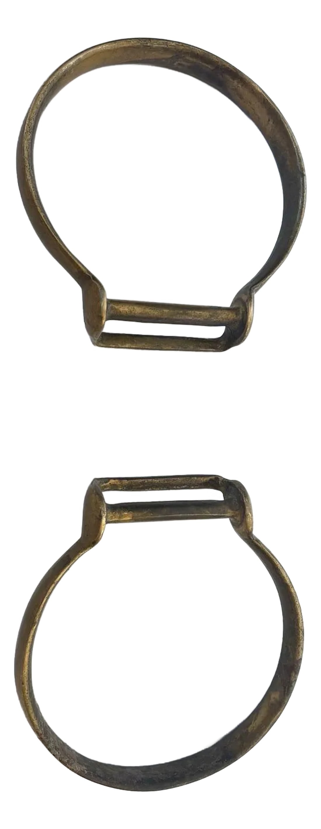 Antique Brass Western Horse Saddle Oxbow Stirrups- Set of 2: Here is a beautiful pair of heavy antique brass western horse saddle oxbow stirrups, circa early 1900-1920s. These stirrups make a beautiful shelf or table accent in an western ranch home. Â· 6" tal