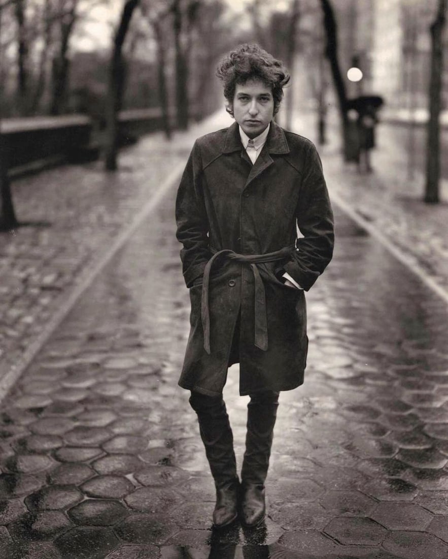 RICHARD AVEDON - Bob Dylan, 1965 NYC: Title: RICHARD AVEDON - Bob Dylan, 1965 NYC Description: Artist:RICHARD AVEDON Print Title: Bob Dylan, 1965 NYC Medium: Duotone Print Printed 1990s in the US Image size (inches) approx 13 x 9.5”