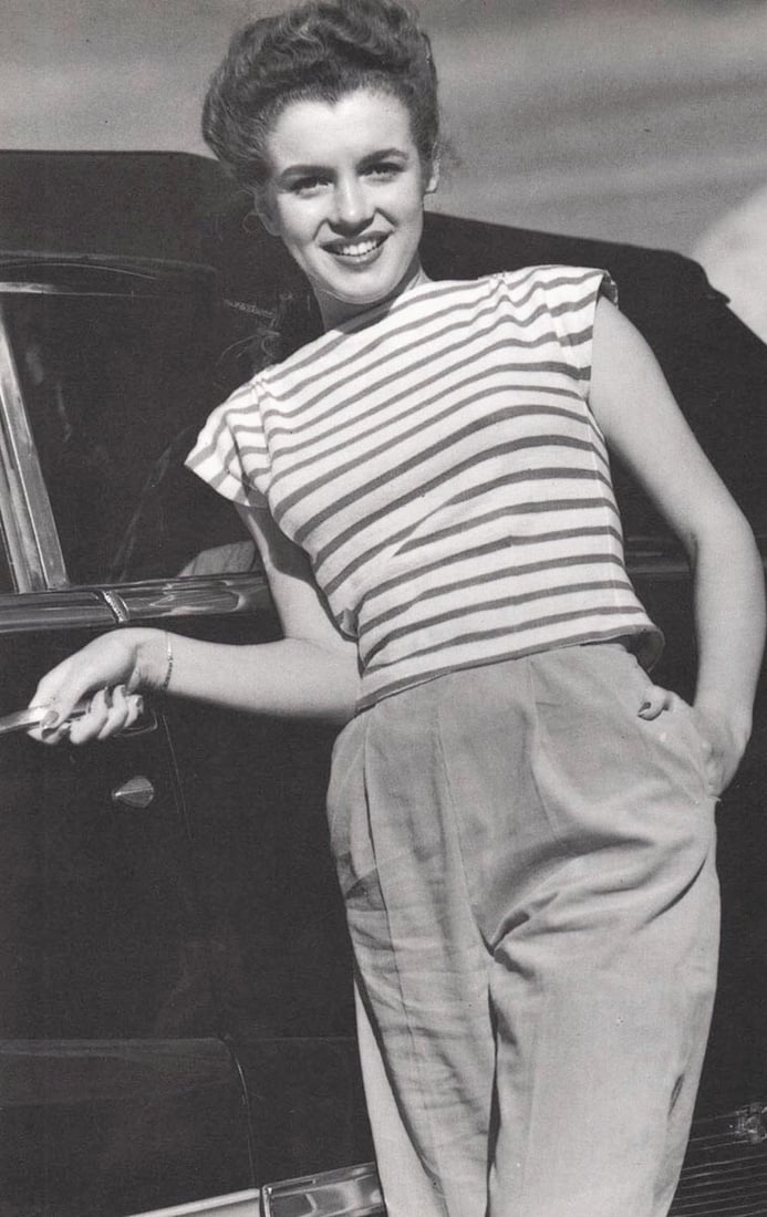 ANDRE DE DIENES - Marilyn Monroe ( Norma Jean): Title: ANDRE DE DIENES - Marilyn Monroe ( Norma Jean) Description: Artist: ANDRE DE DIENES Print Title: Marilyn Monroe ( Norma Jean) Medium: Photo-lithograph Printed 1980’s in the US Image size (inc