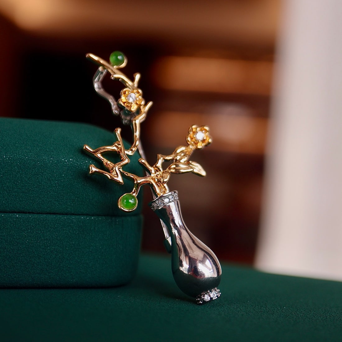 Jadeite vase brooch pendant - 2