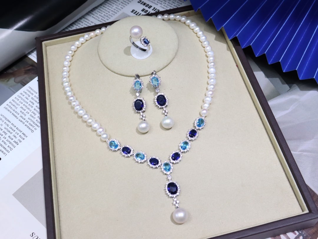 Natural White Pearl Necklace