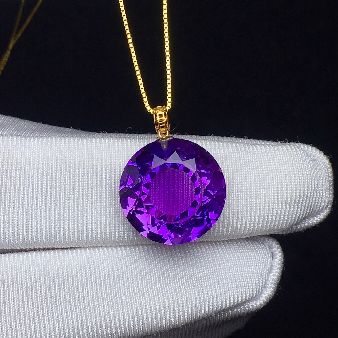 18K Gold Clasp with Amethyst Pendant