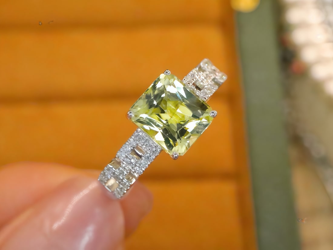 18K Gold Unheated Emerald Ring - 4