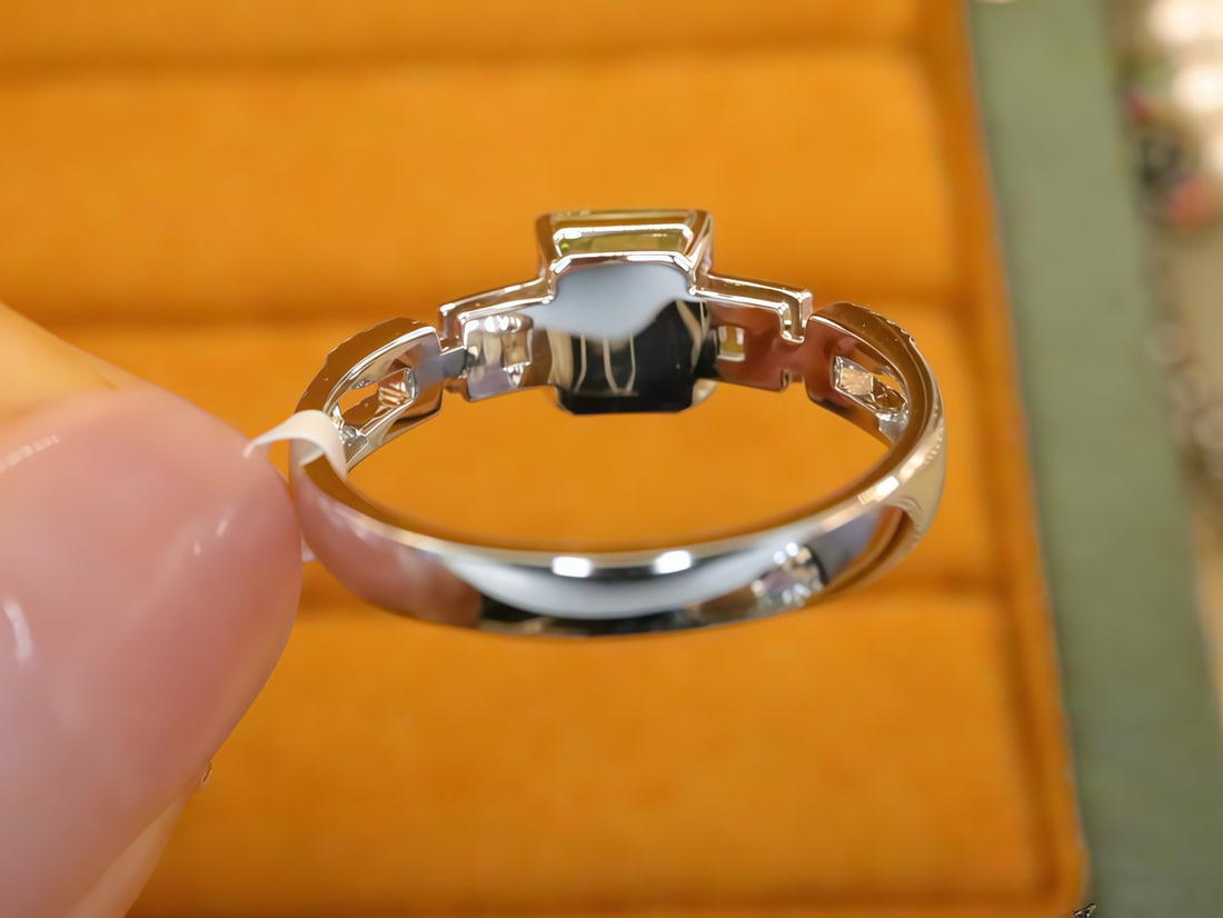 18K Gold Unheated Emerald Ring - 5