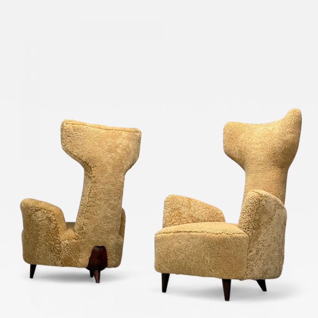 Renzo Zavanella, Honey Sheepskin, Wood, Rare Lounge Chairs, Italy, 1950s: Title: Renzo Zavanella, Honey Sheepskin, Wood, Rare Lounge Chairs, Italy, 1950s Description: Renzo Zavanella, Italian Mid-Century Modern, Honey Sheepskin, Wood, Rare Lounge Chairs, Italy, 1950s Pair o