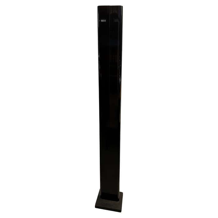 Italian Black Floor Tube Lamp by Gianfranco Frattini: Title: Italian Black Floor Tube Lamp by Gianfranco Frattini Description: The elegant bright black up-lighter is made of sheet metal and rests on cast iron base. It projects a strong light on the ceili
