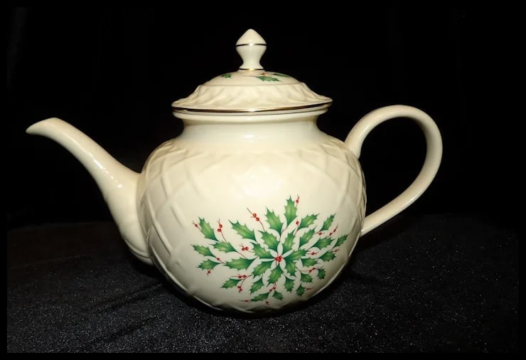 Lenox Dimensions Series Holly Berries with Gold Accents Teapot - 2