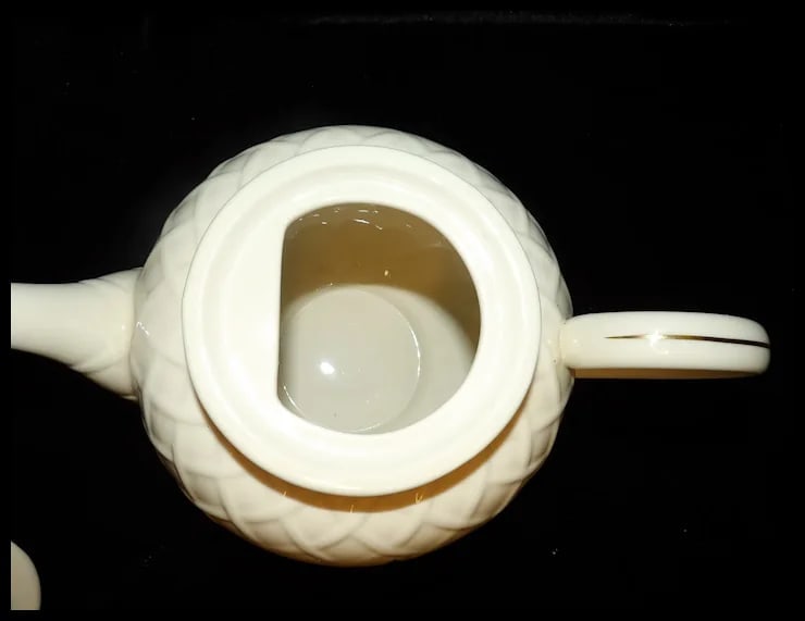 Lenox Dimensions Series Holly Berries with Gold Accents Teapot - 6