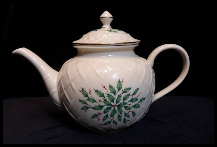 Lenox Dimensions Series Holly Berries with Gold Accents Teapot - 9